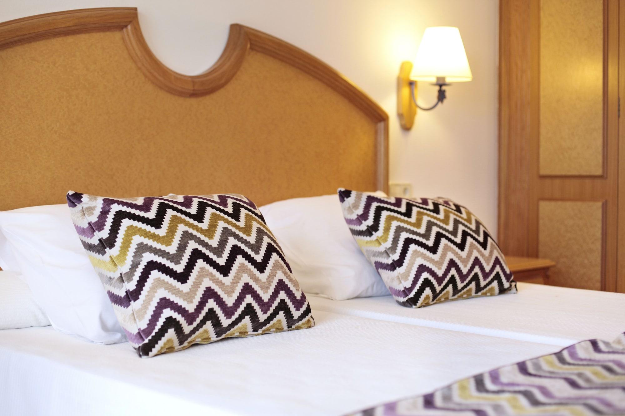 Grupotel Santa Eularia & Spa - Adults Only サンタ・エウラリア・デス・リウ エクステリア 写真