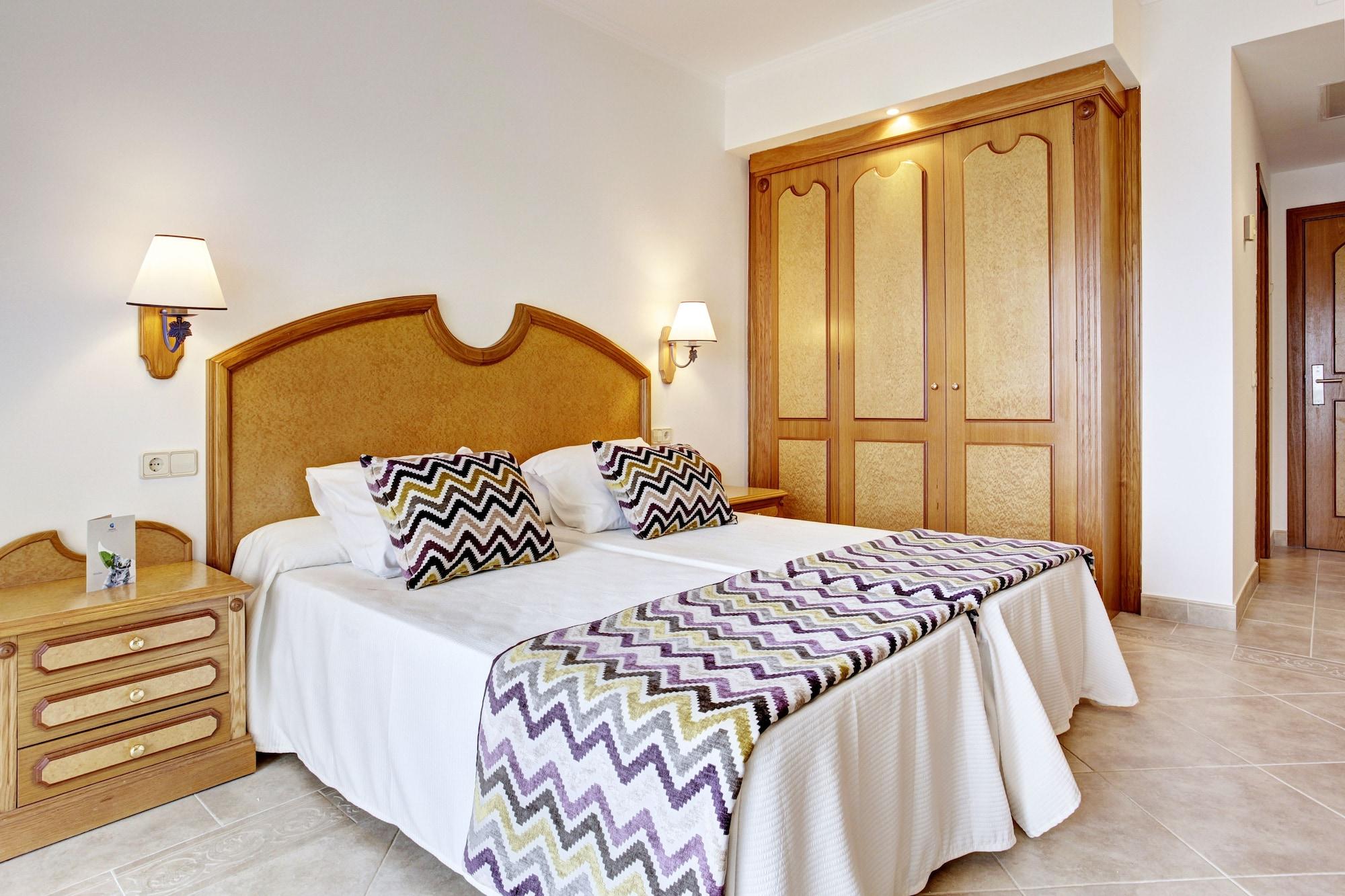 Grupotel Santa Eularia & Spa - Adults Only サンタ・エウラリア・デス・リウ エクステリア 写真