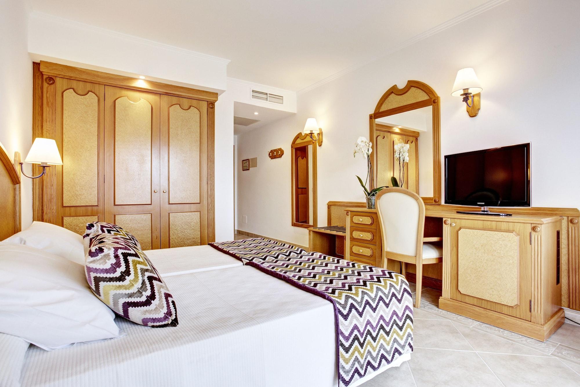 Grupotel Santa Eularia & Spa - Adults Only サンタ・エウラリア・デス・リウ エクステリア 写真