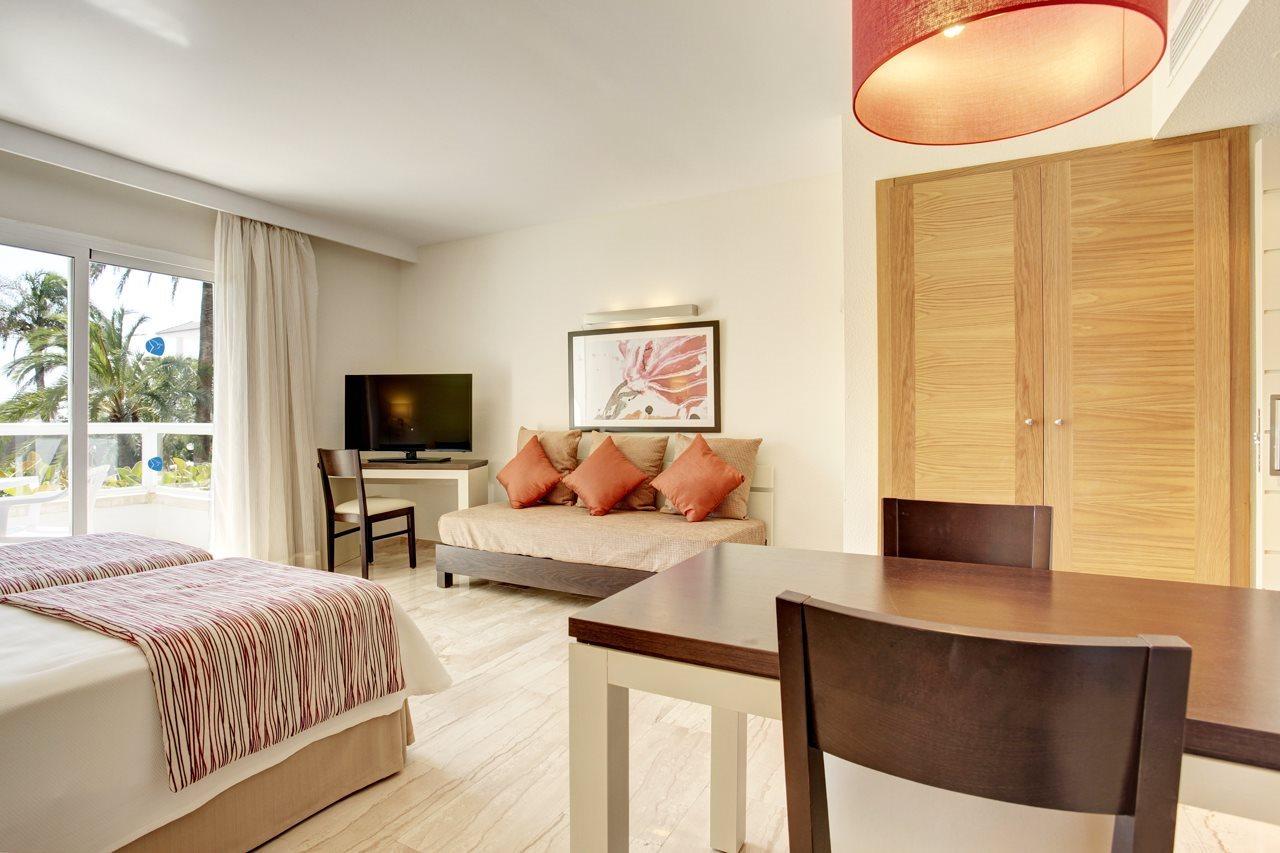 Grupotel Santa Eularia & Spa - Adults Only サンタ・エウラリア・デス・リウ エクステリア 写真